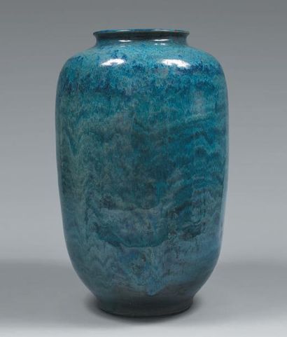CHINE - XXe siècle Grand vase rouleau en grès flammé bleu turquoise et foncé, le...