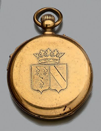 null Montre de dame à remontoir au pendant en or jaune guilloché, le fond gravé d'armoiries...