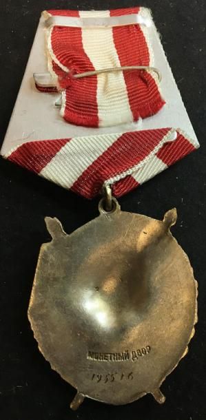 URSS Ordre du Drapeau rouge, fondé en 1918, insigne du troisième type en argent,...