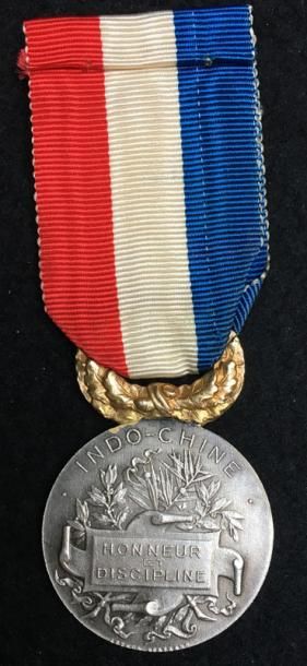 null Médaille d'honneur du Gouvernement
Général pour actes de Courage et de Dévouement,...