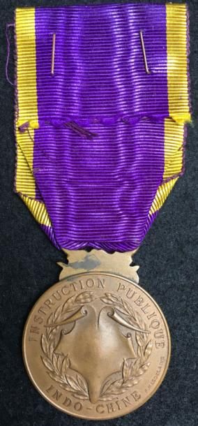 null Médaille de l'Instruction Publique en Indochine, créée en 1906, 2e classe en...