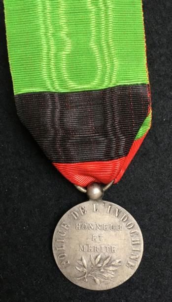 null Médaille de la Police de l'Indochine, en argent, variante sur flan mince, poinçon...