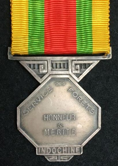 null Médaille du personnel des Forêts de l'Indochine, créée en 1928, en argent signée...