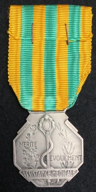 null Médaille de l'Assistance Médicale, créée en 1931, en argent au profil d'une...