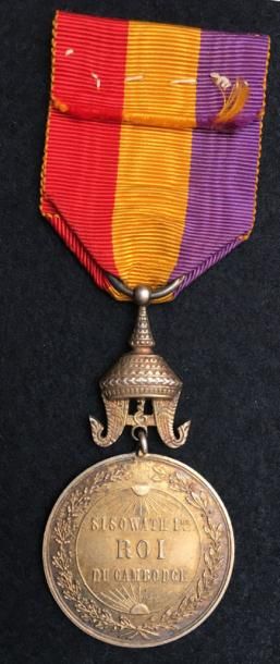 null Médaille du règne de Sisowath Ier (1904-1927), 1re classe en vermeil, surmontée...