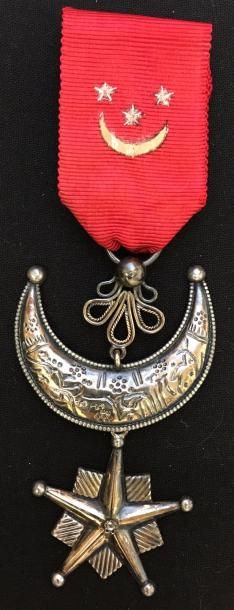 null Ordre de l'Étoile de la Grande Comore, dit «de Saïd Ali«, confirmé en 1886,...