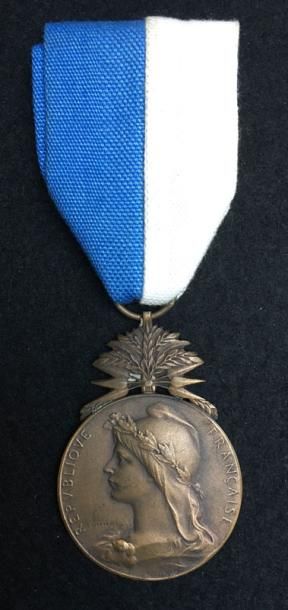 null Ordre du Mérite Malgache, fondé en 1901, médaille de 3e classe en bronze du...