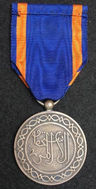 null Médaille du Mérite civil Cherifien, créée en 1924, en argent, poinçon tête de...