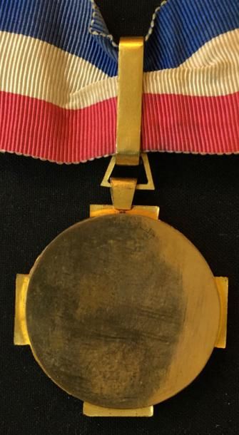 null Médaille du Meilleur Ouvrier de France pour le Maroc, en métal doré et émaillé,...