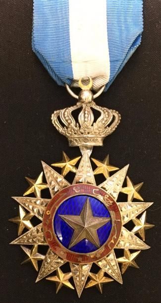 null Ordre du Nichan el Anouar, fondé en 1887, étoile de chevalier en argent, vermeil...
