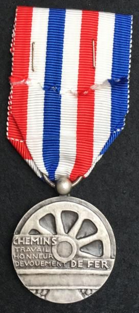 null Médaille d'honneur des chemins de fer pour le Togo, créée en 1937, en bronze...