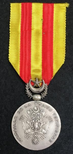 null Médaille d'honneur de la Police Tunisienne, créée en 1927, en argent, aux armes...