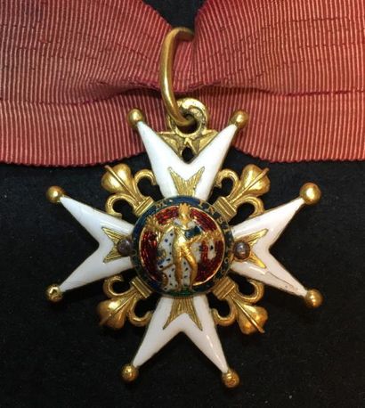 null Règne de Louis XIV, croix de chevalier du type de la création, en or et émail,...