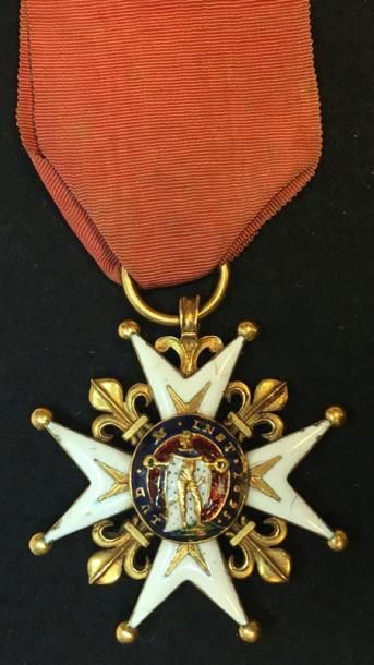 null Régence, croix de chevalier en or et émail, les pointes pommetées et aplaties,...