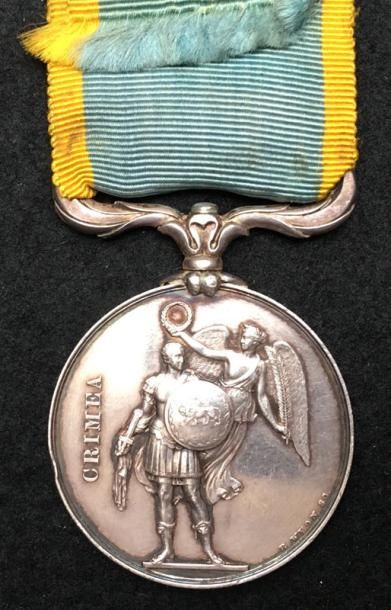 ROYAUME-UNI Médaille de Crimée par Wyon en argent, attribution gravée en capitales...