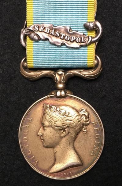 ROYAUME-UNI Médaille de Crimée par Wyon en argent (usure), attribution frappée en...
