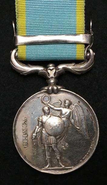 ROYAUME-UNI Médaille de Crimée par Wyon en argent, attribution frappée en capitales...