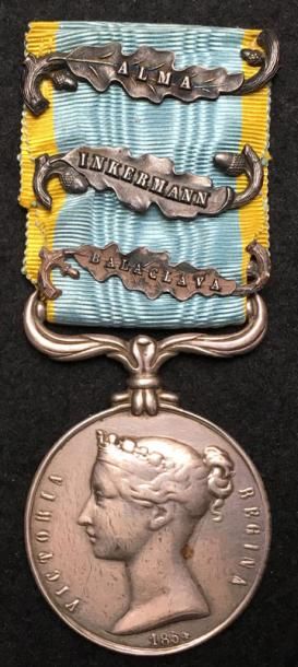 ROYAUME-UNI Médaille de Crimée, fabrication française en argent à bélière fixe (usure...