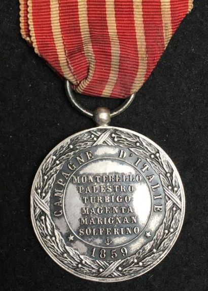 null Médaille d'Italie, second modèle par Ronchi en argent, ruban d'époque.
30,8...