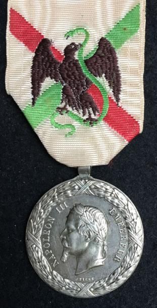 null Médaille du Mexique par Barre en argent, ruban d'époque.
30,5 mm.
France, troisième...