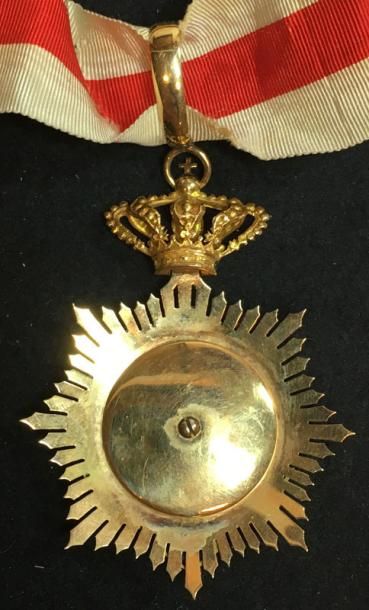 null Médaille de la Croix-Rouge, créée en 1924, bijou de 1re classe du premier type...