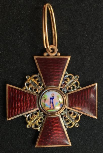 null Ordre de Sainte-Anne, croix de 2e classe en or et émail rouge sombre, les branches...