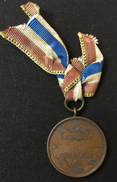 null Armée de l'Est, médaille aux Dames Fribourgeoises, en bronze, sur l'avers entre...