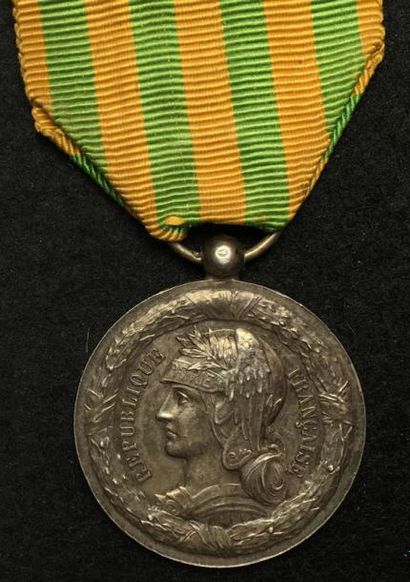 null Médaille du Tonkin 1883-1885, frappe privée non signée en argent sur flan large,...