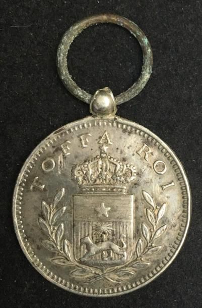 null Médaille du roi Toffa en argent, avers aux armes du royaume du Porto-Novo, revers...