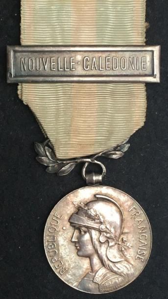 null Médaille coloniale en argent, premier type officiel par Mercier, avec agrafe...