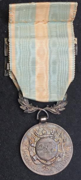 null Médaille coloniale en argent, premier type de fabrication privée par Bacqueville,...