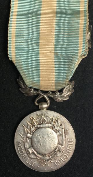 null Médaille coloniale en argent, premier type officiel par Mercier, ruban cousu...