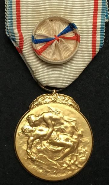 null Médaille de la Reconnaissance Française, créée en 1917, 1re classe en vermeil,...