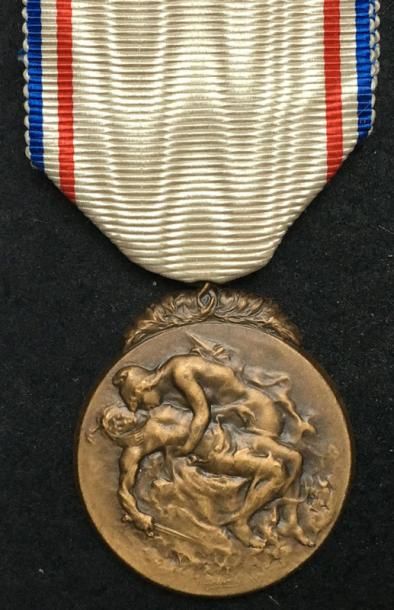 null Médaille de la Reconnaissance Française, 3e classe en bronze patiné, premier...