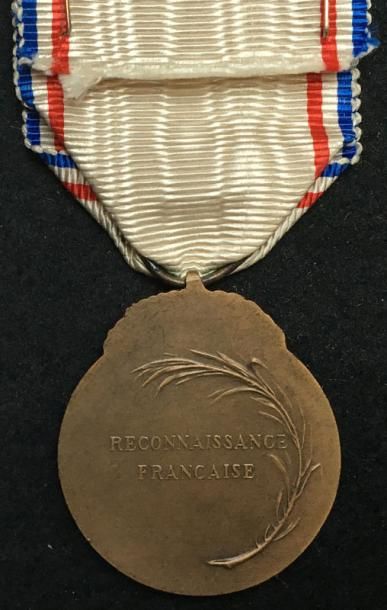 null Médaille de la Reconnaissance Française, 3e classe en bronze patiné, premier...