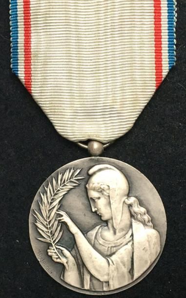 null Médaille de la Reconnaissance Française, 2e classe en argent, deuxième type...
