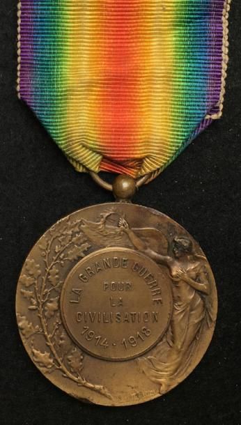 null Médaille interalliée de la Victoire, modèle signé Pautot et Mattéi en bronze...