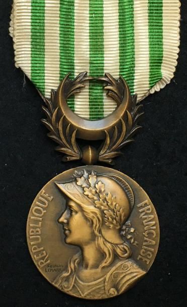 null Médaille des Dardanelles, créée en 1926, signée Georges Lemaire en bronze patiné,...