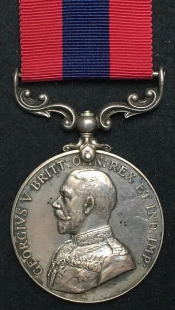 ROYAUME-UNI «Distinguished Conduct Medal», créée en 1854, en argent au profil de...