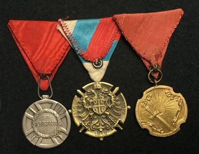 SERBIE Lot de trois médailles : une médaille de la Bravoure Milosh Obilich, créée...