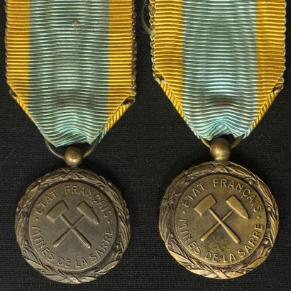 null Médaille des Mines de la Sarre, créée en 1921, lot de deux médailles en bronze...