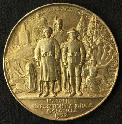 null Exposition coloniale de Marseille 1922, grande médaille non portable en vermeil...