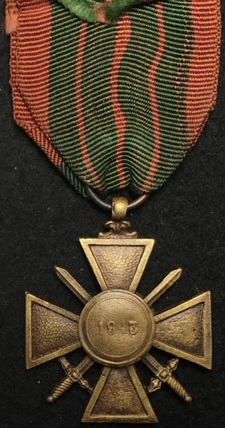 null Croix de Guerre dite de «l'Armée Giraud», fonte de bronze, avers aux drapeaux,...