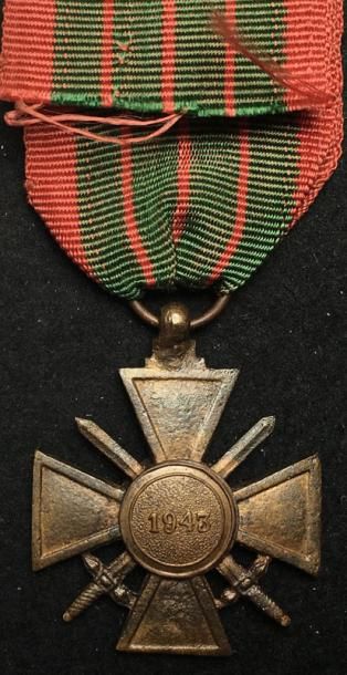 null Croix de Guerre dite de «l'Armée Giraud», fonte de bronze, avers aux drapeaux,...