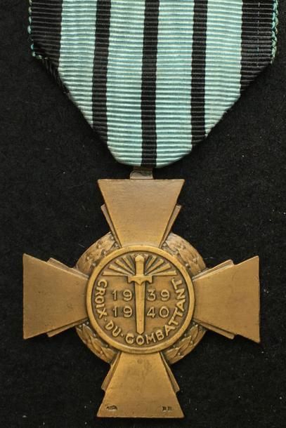 null Croix du Combattant 1939-1940, en bronze patiné, poinçon de la Monnaie de Paris,...