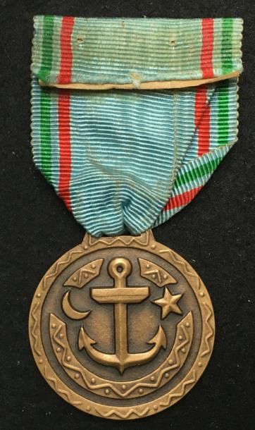null Médaille du Mérite de l'Afrique Noire Française, créée en 1941, en bronze patiné,...