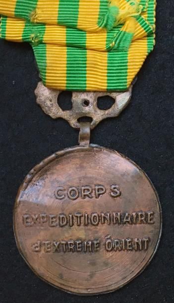 null Médaille commémorative de la campagne d'Indochine, fabrication locale constituée...