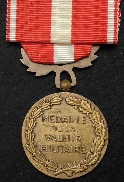 null Médaille de la Valeur Militaire, deuxième type en bronze patiné à la République...