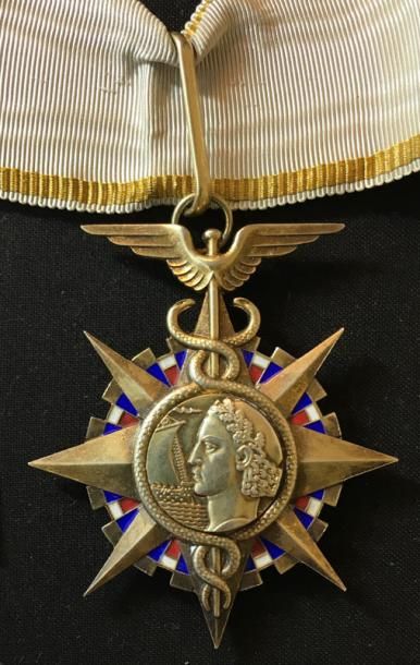 null Ordre du Mérite Commercial, fondé en 1939, bijou de commandeur du premier type,...