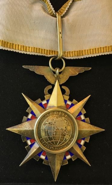 null Ordre du Mérite Commercial, fondé en 1939, bijou de commandeur du premier type,...